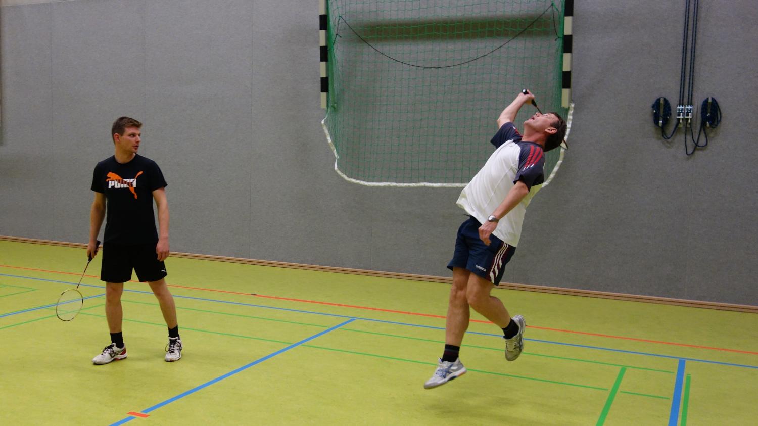 Schnelle, dynamische Aktionen beim Badminton-Training