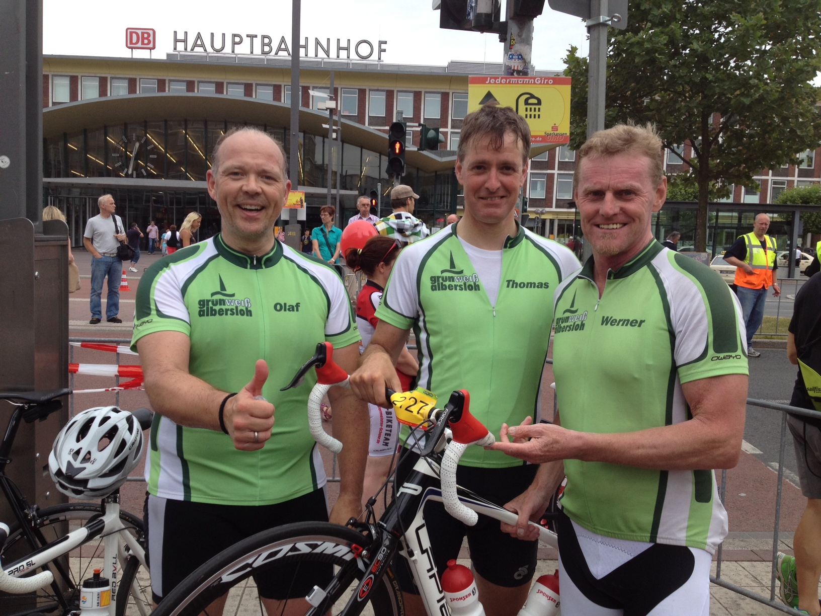 Zufrieden nach 60 km bei Temparaturen um 0 Grad: Andrea, Brösel und Olaf (Holger fehlt)